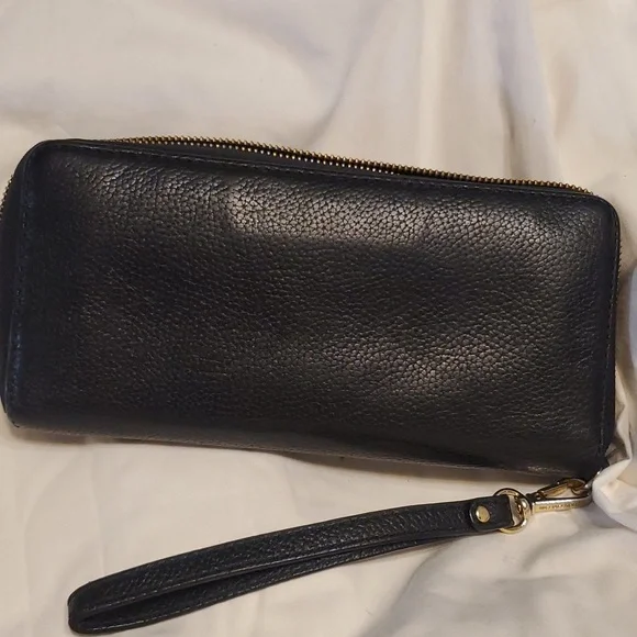 Michael Kors Black Wallet/Wristlet - Picture 2 of 8